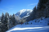 modrá sjezdovka ve skiareálu Lackenhof