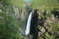 nádherný vodopád v údolí Kafjordbotn