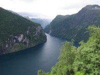 západní pohled na fjord v pozadí vodopád 9 sester