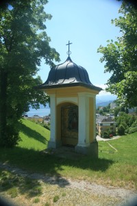 kostel na kopečku nad Gmundenem