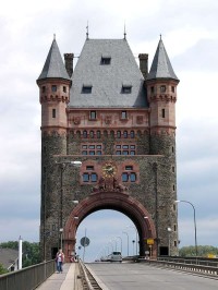 Věž na mostě Nibelungů