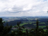 Bledne skaly-výhled do Česka, dole obec Machov