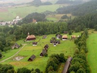 Pohled z Lubovnianskeho hradu na skanzen