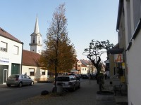 Purbach - Hauptstrasse s kostelem sv.Mikuláše - 5.11.2011