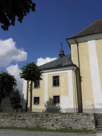 Presbytář kostela vznikl z původní kaple - 31.7.2010