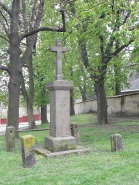 Kříž u kostela sv.Bartoleměje - 25.4.2012