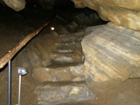 Schody v jeskyni