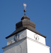 vrchol věže s hodinami