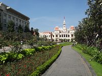 příchod na náměstí od hotelu Saigon