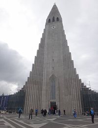 Reykjavík průčelí kostela Hallgrímskirkja