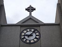 pohled na hodiny kostela
