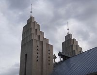 věže kostela se zvony