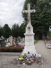 kříž na hřbitově