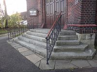 zvláštně dělené schody do kostela