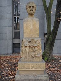 socha - památník Bedřichu Smetanovi