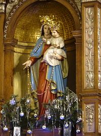 detail se sochou Panny Marie