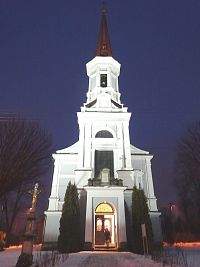 kostel při osvětlení