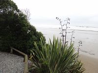 Nový Zéland - balvany na pláži Koekohe