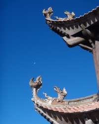 měsíc v detailech chrámu