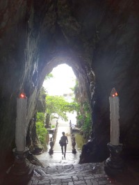 vchod z vnitřku jeskyně