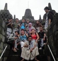 Borobudur mládež se chce s námi fotit