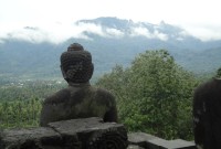 Borobudur, Buddha se dívá na okolní hory