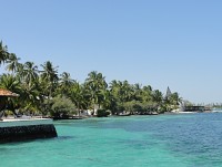 Maledivy Faru pohled na plážový bar