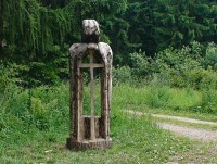 Bílý kříž dřevěná socha
