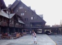 Yellowstone hotel Old Faithful Inn