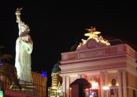 Las Vegas socha Svobody před hotelem a kasínem New York
