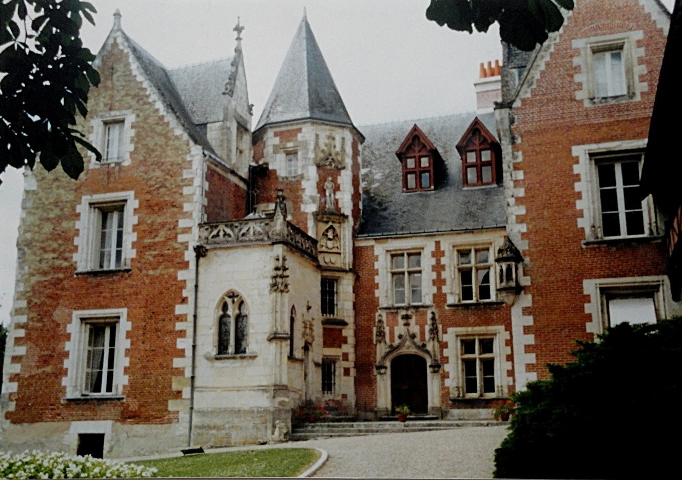 Замок с привидениями во франции люси. Замок Кло-Люсе Франция. Замок Кло-Люсе, близ Амбуаза, герцогство Турень. Замок Кло Люсе Леонардо да Винчи. Кло-Люсе, Амбуаз, королевство Франция.