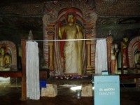 Dambulla stojící Buddha