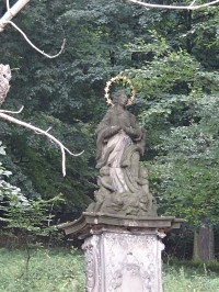 Hukvaldy socha Panny Marie v hradní oboře