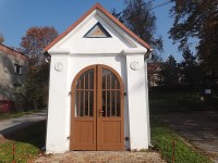 Dolní Marklovice kaplička u dřev.kostela