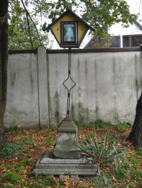 Bohumín náhrobek v parku
