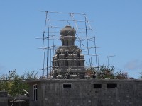 staví se velký chrám