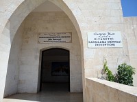 Deyrul Zafaran vchod do kláštera