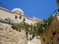 Mardin medresa Zinciriye stoupáme do horní části