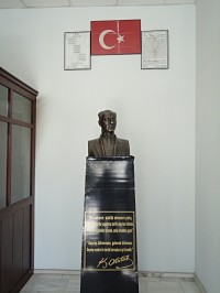 Van muzeum socha Atatürka