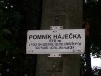 Drozdov - pomník Háječka