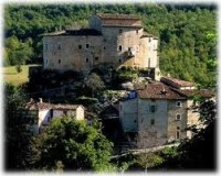 středověký hrad z 11. století v Acquasanta Terme