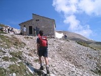 Refuge Zilioli - horská chata pro turisty stoupající na Monte Vettore ze strany Forca di Presta