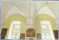 Rytířský sál z roku 1500, strop s paralelním zakončením do kopulí
