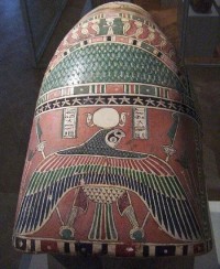 Historické muzeum: Egyptská pohřební maska zezadu