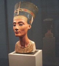 Historické muzeum: Jedna z nejznámějších berlínských památek - busta egyptské královny Nefertiti