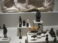 Historické muzeum: Sbírka egyptských kamenných plastik (povětšinou posvátných) zvířat