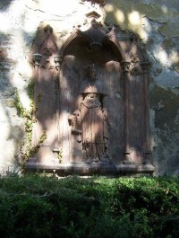Pomníček zakladatelce kláštera - královně Konstancii