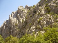K jeskyni Manita Pec, N.P.Paklenica, severní Dalmácie, Chorvatsko