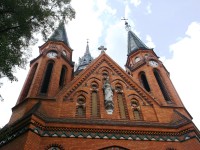 kostol s vežami