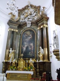 hlavný oltár kostola